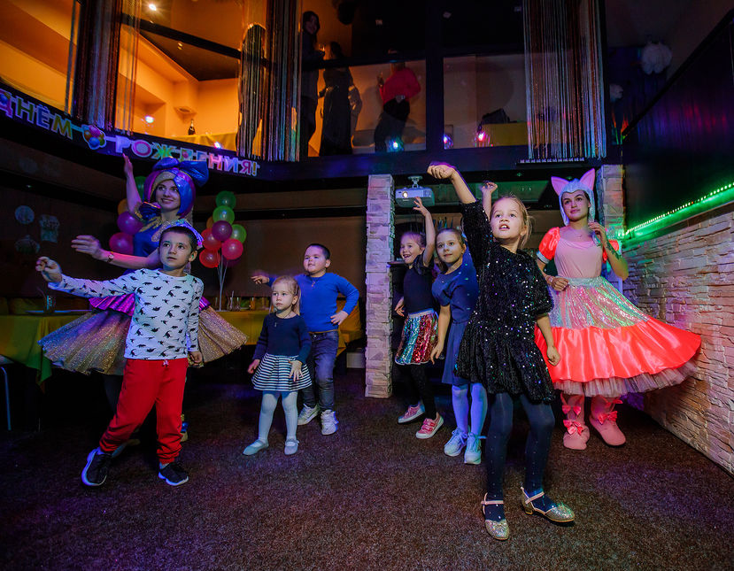 Оbolon_party_room, Оболонь пати рум приміщення для святкування дня народження Київ. Дитяче свято та день народження дитини Київ. Приміщення для дитячого свята в Києві. Аніматор Лялечки ЛОЛ, LOL на дитячий день народження, LOL Surprise.