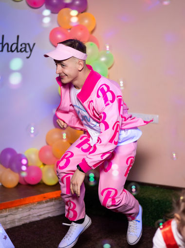 Оbolon_party_room, Оболонь пати рум приміщення для святкування дня народження Київ, розважальна програма Барбі, аніматор Барбі та Кен Barbie. Дитяче свято та день народження дитини Київ. Приміщення для дитячого свята в Києві. Аніматори в Києві, розважальна програма Барбі, аніматор Барбі та Кен Barbie