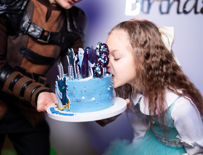 Оbolon_party_room, Оболонь пати рум приміщення для святкування дня народження Київ, аніматори "Як приборкати дракона". Загадкові пригоди вікінгів Іккінга, Астріт та Беззубика. Розважальна програма Беззубик . Розважальна програма палеонтологи та динозаврик Дитяче свято та день народження дитини Київ. Приміщення для дитячого свята в Києві. Аніматори "Як приборкати дракона".Загадкові пригоди вікінгів Іккінга, Астріт та Беззубика. Розважальна програма Беззубик Київ