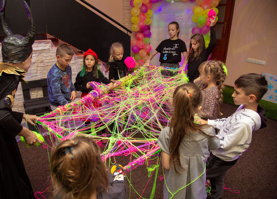 Оbolon_party_room, Оболонь пати рум приміщення для святкування дня народження Київ, аніматори. Дитяче свято та день народження дитини Київ. Приміщення для дитячого свята в Києві. Аніматор Малефісента, Malifisenta.