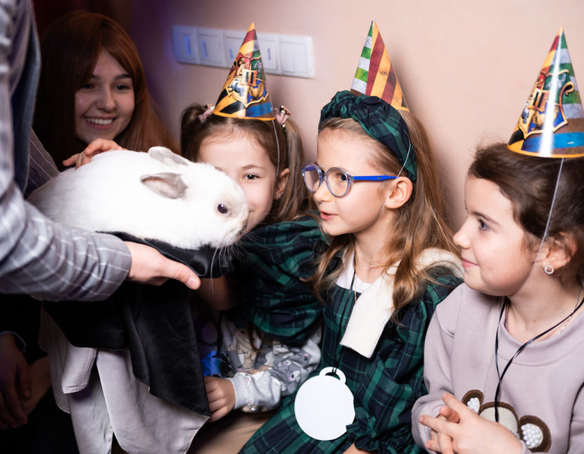 Оbolon_party_room, Оболонь пати рум приміщення для святкування дня народження Київ, аніматори. Дитяче свято та день народження дитини Київ. Приміщення для дитячого свята в Києві. Аніматори в Києві Гаррі та Герміона, аніматори Harry Potter.