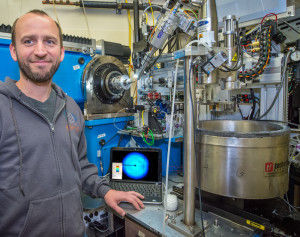 Markus Sutter, a Berkeley Lab scientist, used X-rays at Berkeley Lab’s Advanced Light Source to show, at atomic-scale resolution, how an iron-sulfur cluster binds to an engineered protein. (Credit: Roy Kaltschmidt/Berkeley Lab)