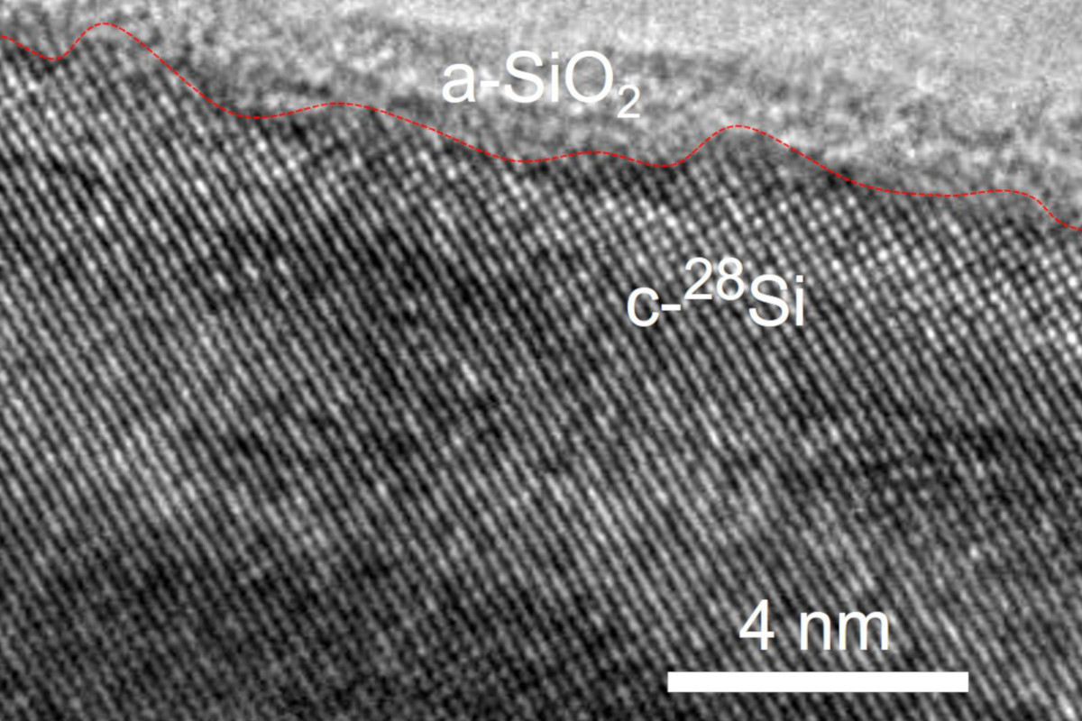 Transmission electron microscopy image showing a silicon-28 nanowire coated with silicon dioxide (SiO2). @ Matthew R. Jones and Muhua Sun/Rice University