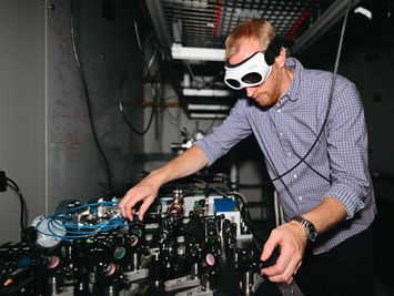 Helium lifts new quantum computing concept