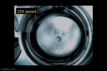 In this short video, liquid robots just 2 millimeters in diameter transport chemicals back and forth while partially submerged in solution. (Credit: Ganhua Xie and Tom Russell/Berkeley Lab)