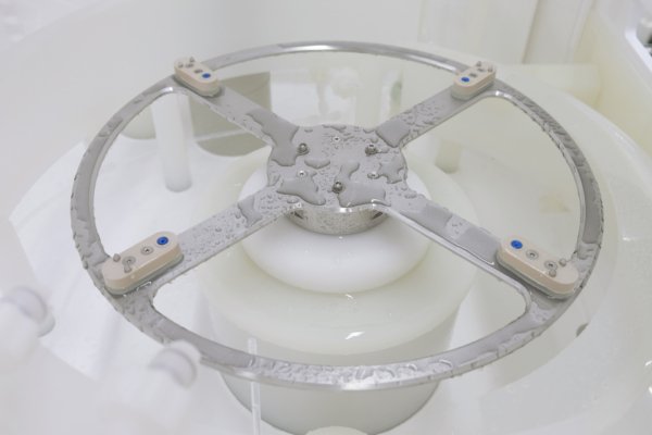 Multiple Chuck solutions – Vacuum, Low contact, Bernoulli, Centrifugal