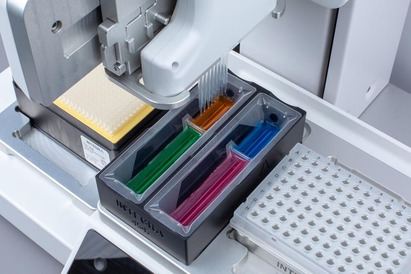 Dual reservoir adapter