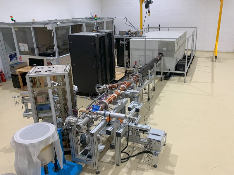 Non-radioactive positron source (positron generator)