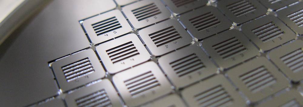 Freestanding silicon-based nanomembranes