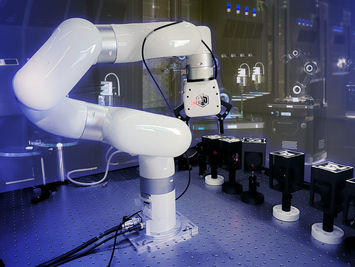 Robotic lab sets up and runs optics experiments on demand