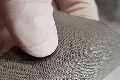 Flächenware: Metallisierte Vliese und Gewebe (Metallized Nonwovens and Textiles)