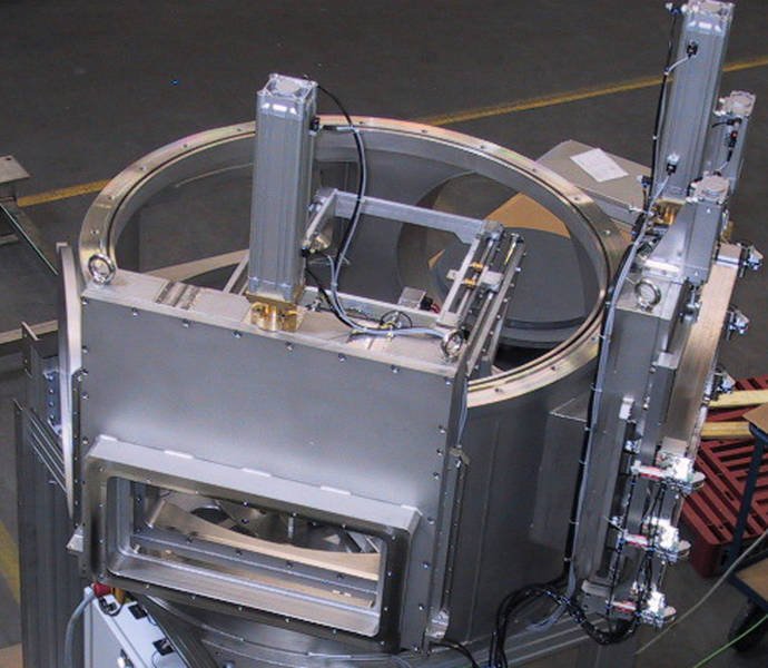 UHV-Double load lock chamber
