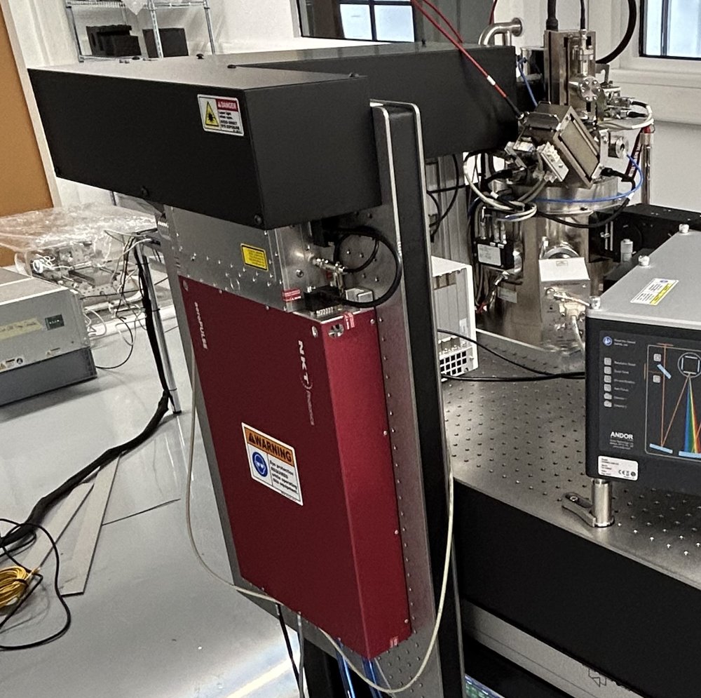 Picosecond photoelectric pulsed source
