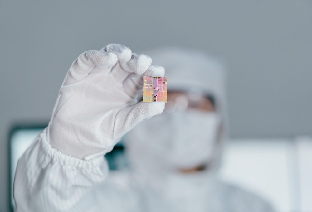 Carbon nanotube transistors