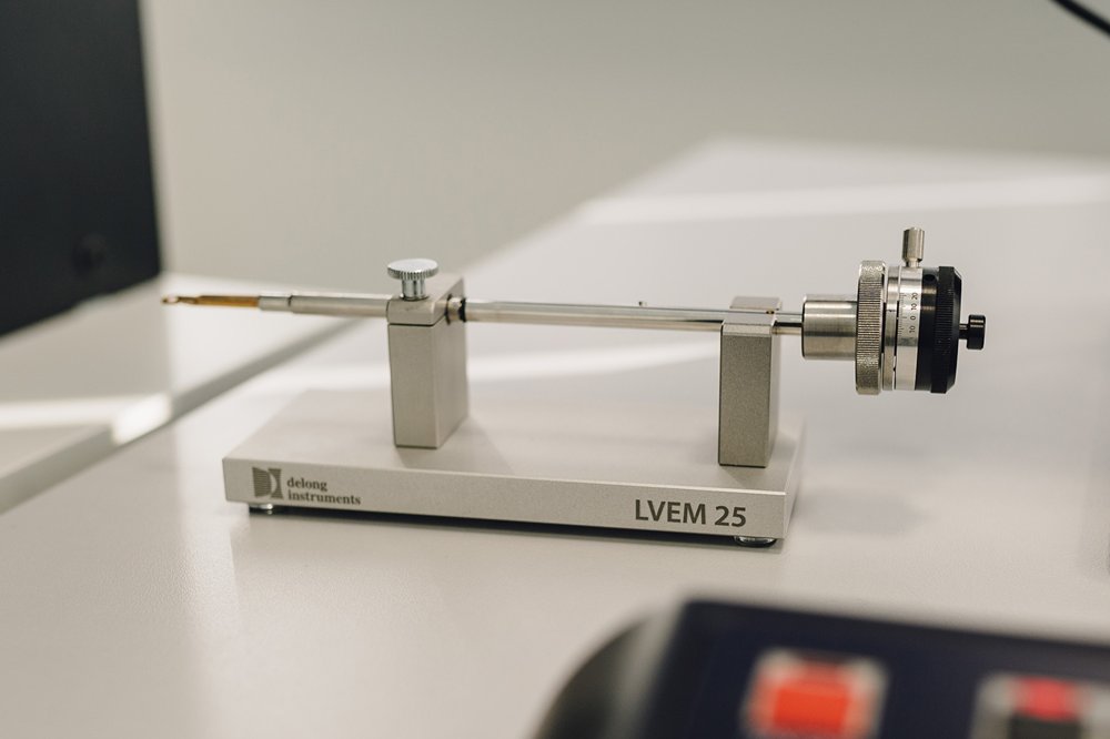 LVEM Tilt Specimen Holder