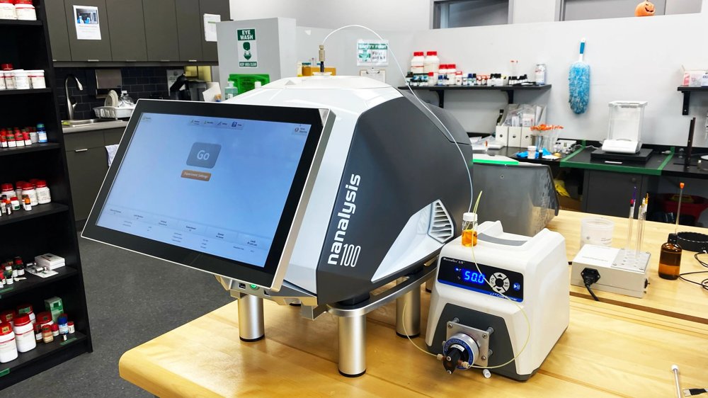 Online benchtop NMR for reaction monitoring/process analytical technology (PAT)