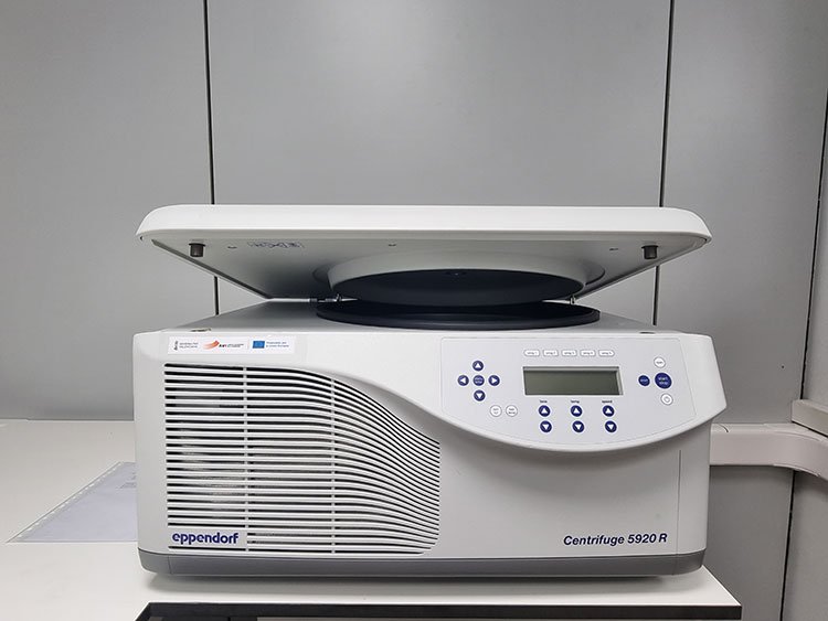 Eppendorf 5920 R Centrifuge