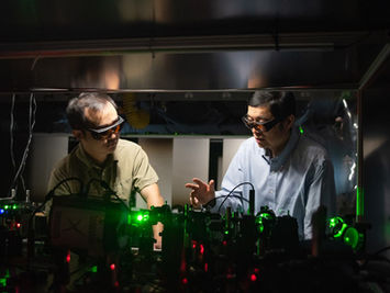 New Quantum Microscopy Trick Quadruples Microscope Resolution