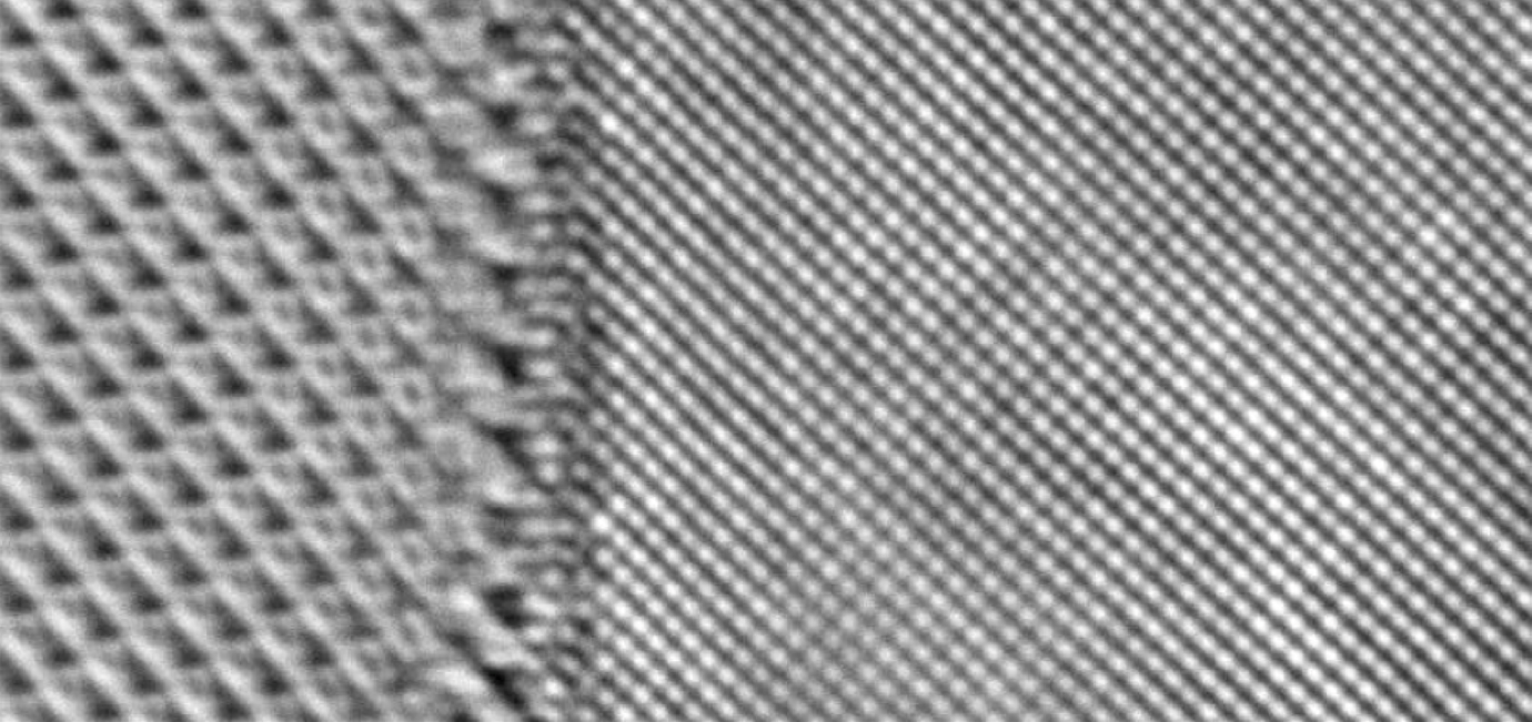 A new paper from UChicago PME’s High Lab and Argonne National Laboratory shows a novel way of bonding diamonds directly to materials that integrate easily with either quantum or conventional electronics. Here, a transmission electron microscope image shows a nanoscale, 10nm thick diamond film (right side) bonded to sapphire (left side). (Image courtesy of Guo et al.)