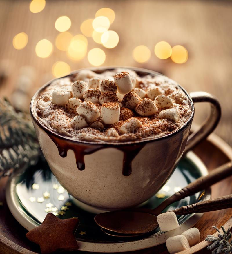 chocolate-caliente-con-malvaviscos-y-canela-en-una-taza-de-cerámica-la-mesa-vacaciones-jar