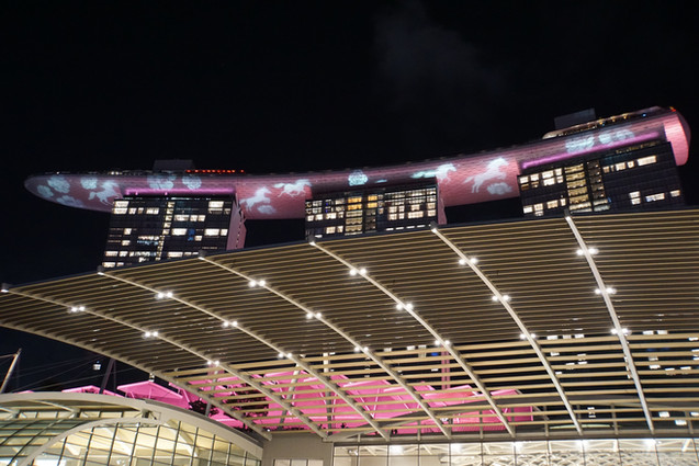 Beleuchtung am Marina Bay Sands Hotel zu chinesich Neujahr (Jahr des Pferdes)