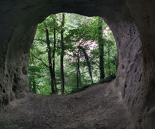 Blick in eine Trasshöhle