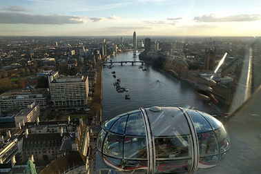 Blick über die Themse und Westminster aus dem London Eye
