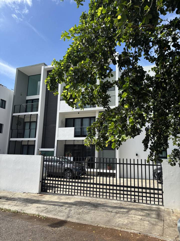 Vendo Apartamento en Cerro Hermoso- Santiago con una ubicación céntrica y fácil acceso a servicios, comercios, centros de salud y principales vías de la ciudad.