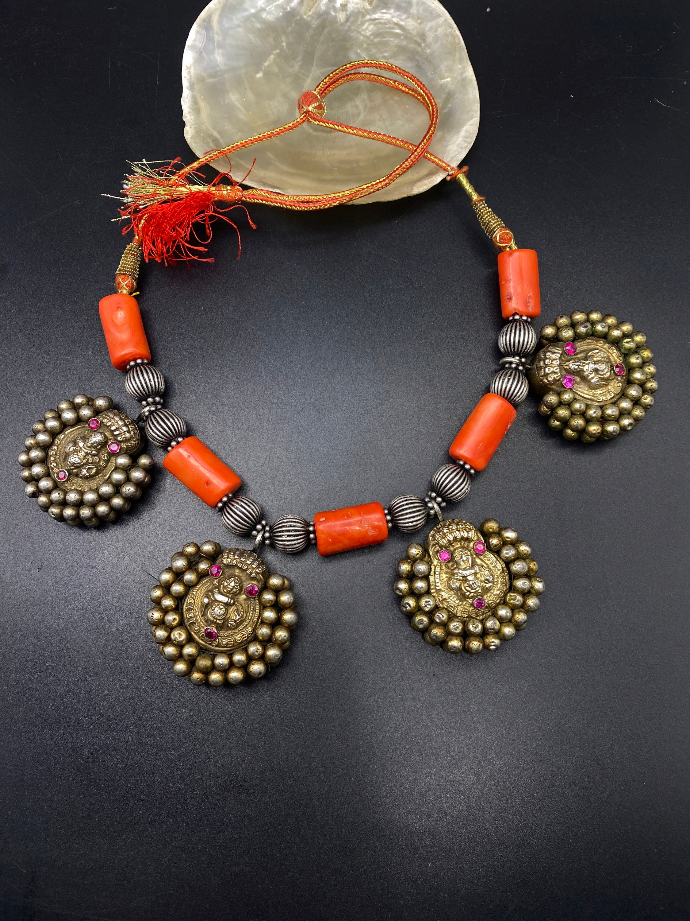 VINTAGE SILVER GOLD POLISHED CORAL BEADS NAGARU NECKLACE 