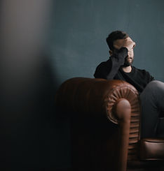 Couch üzerinde Man Düşünme