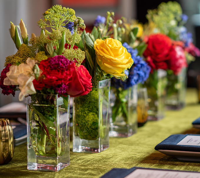 efowora_95754_florals_in_clear_bud_vases_for_a_corporate_event__9eb6ead0-2a79-4210-a708-80