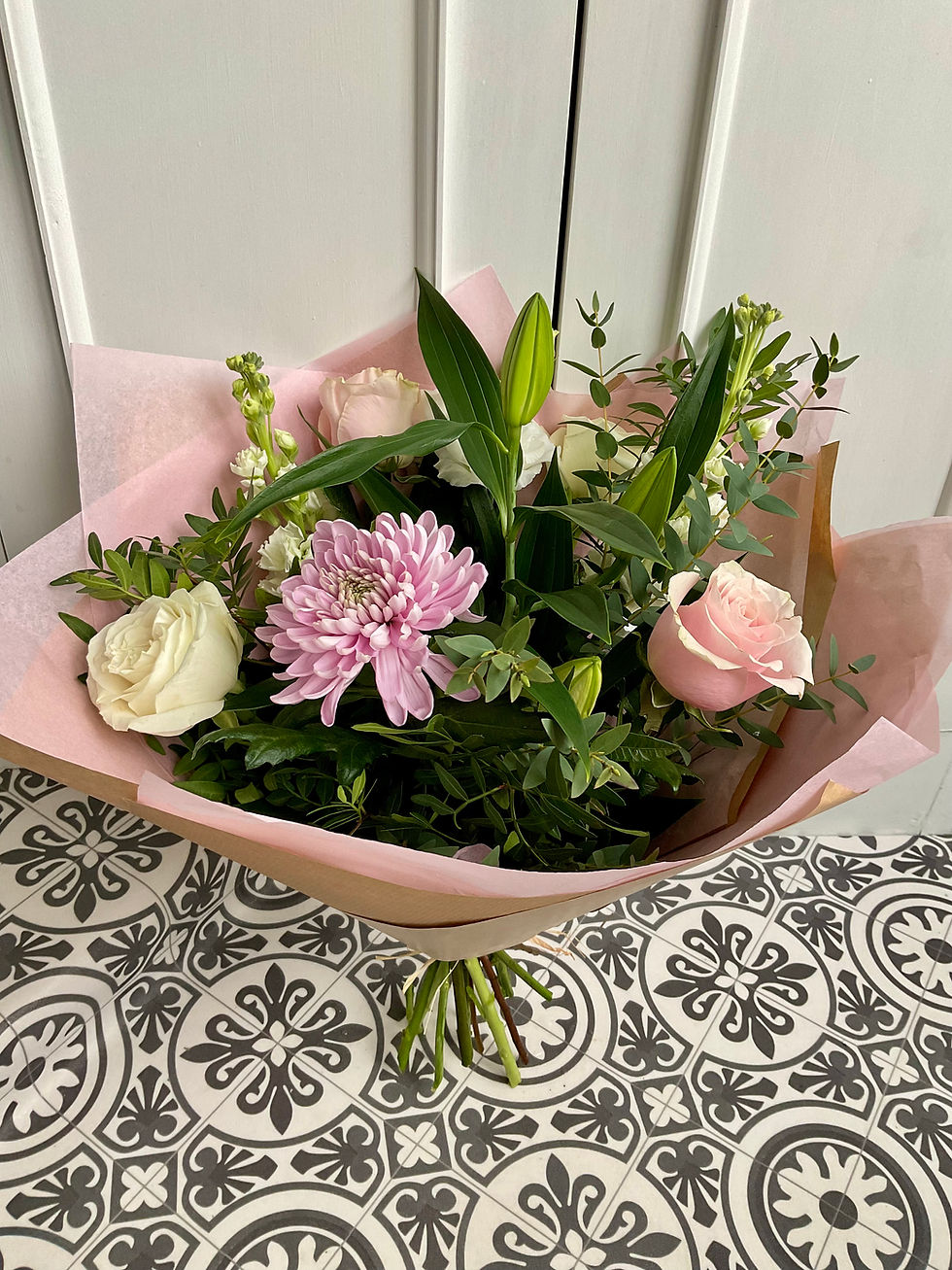 Thumbnail: Seasonal Hand Tied Bouquet