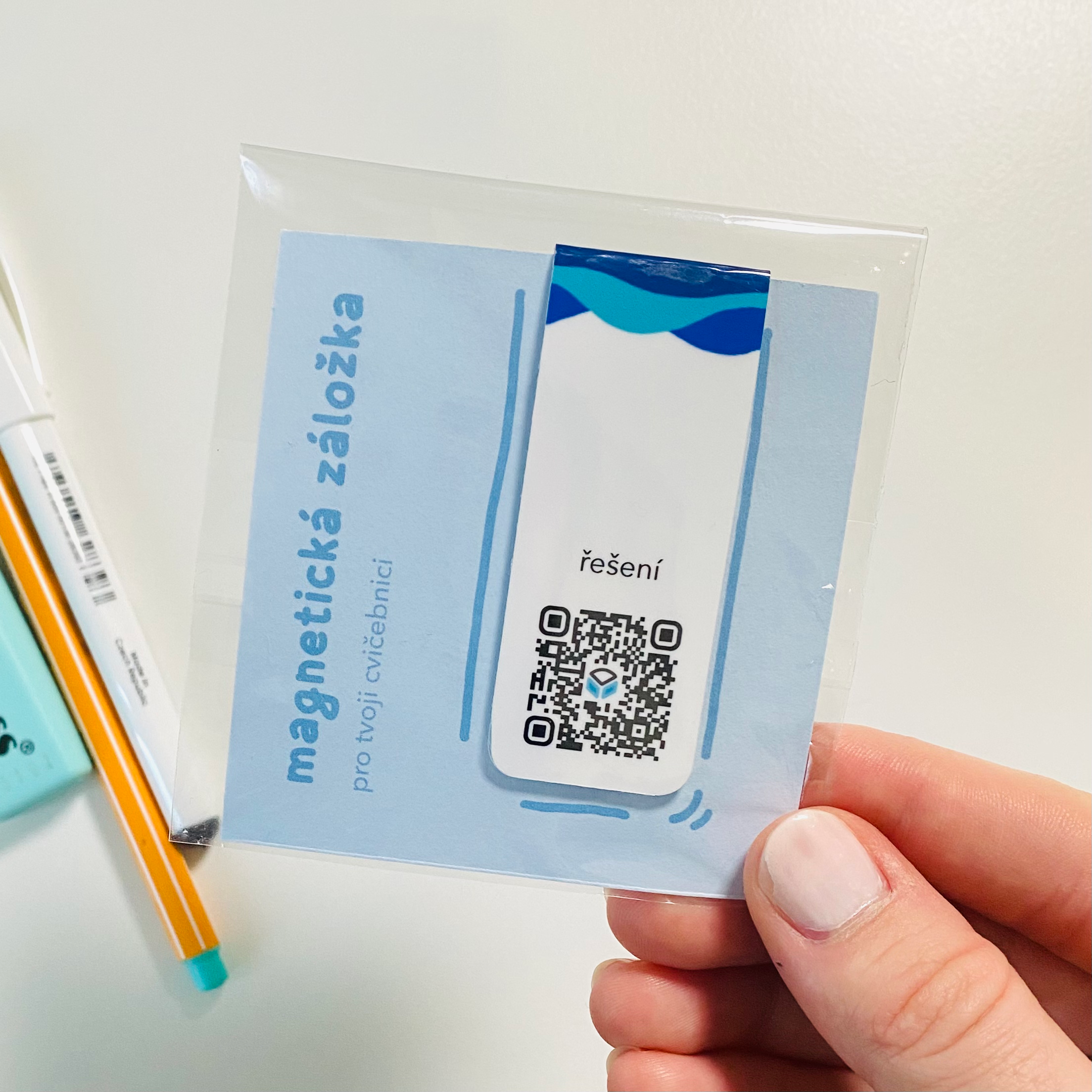 Magnetická záložka s QR kódem