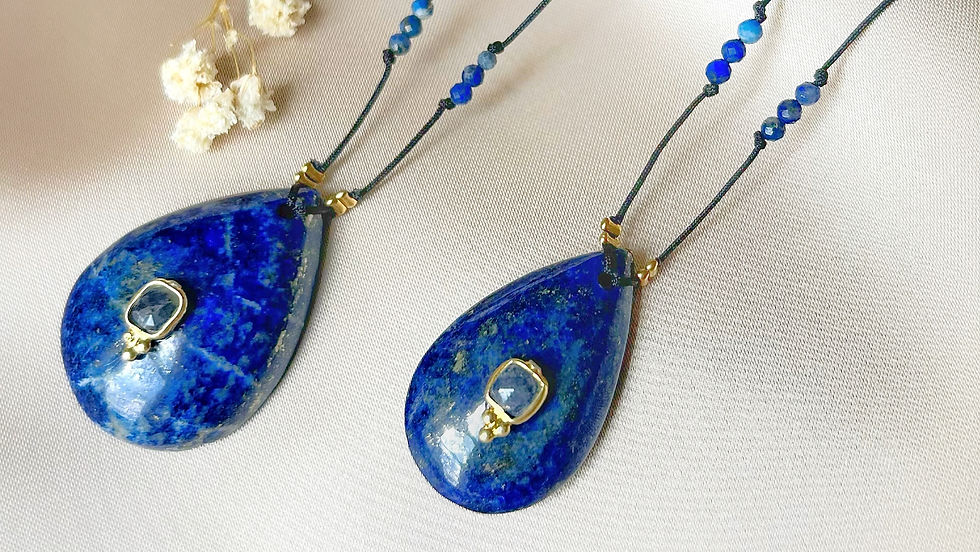 C'est la pierre de la créativité et de l'expression.
Le lapis-lazuli encourage à prendre le contrôle de sa vie.