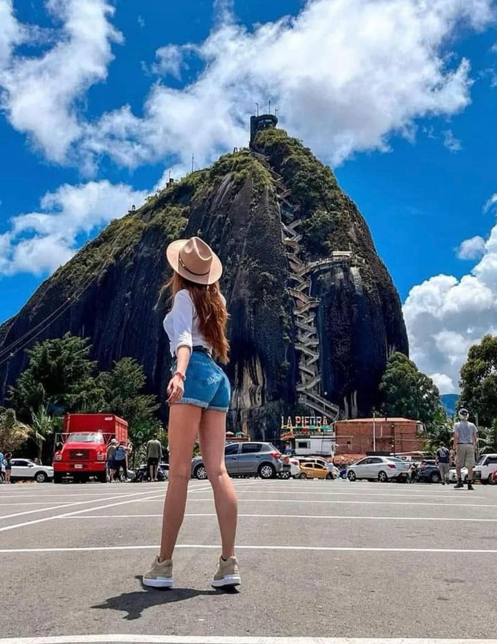 MEDELLIN "EL ENCANTO PAISA"