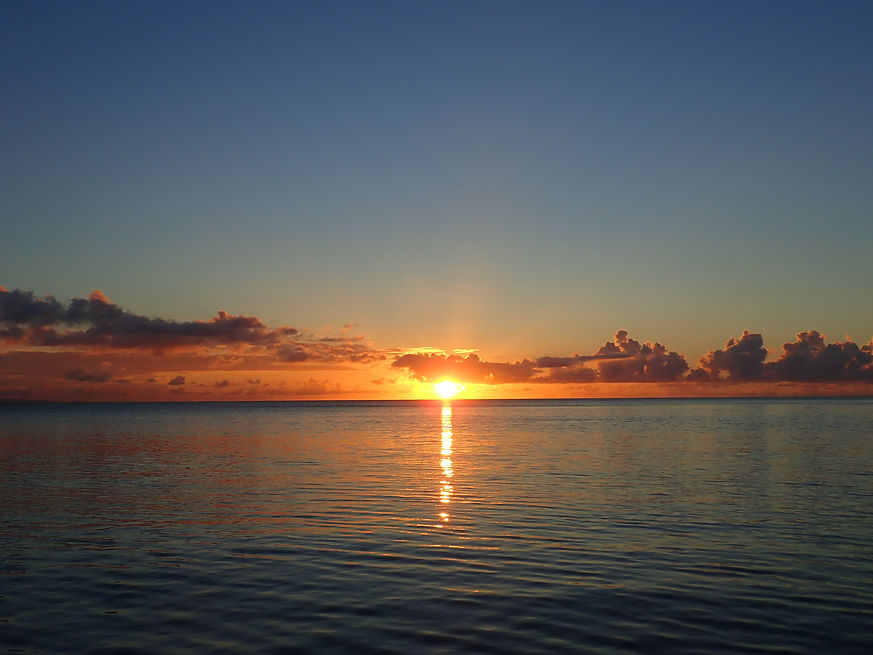海に沈む夕日の写真