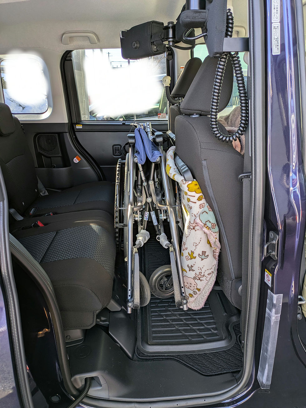 車椅子　浮いている