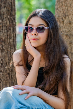 תמונה של ילדה בטבע