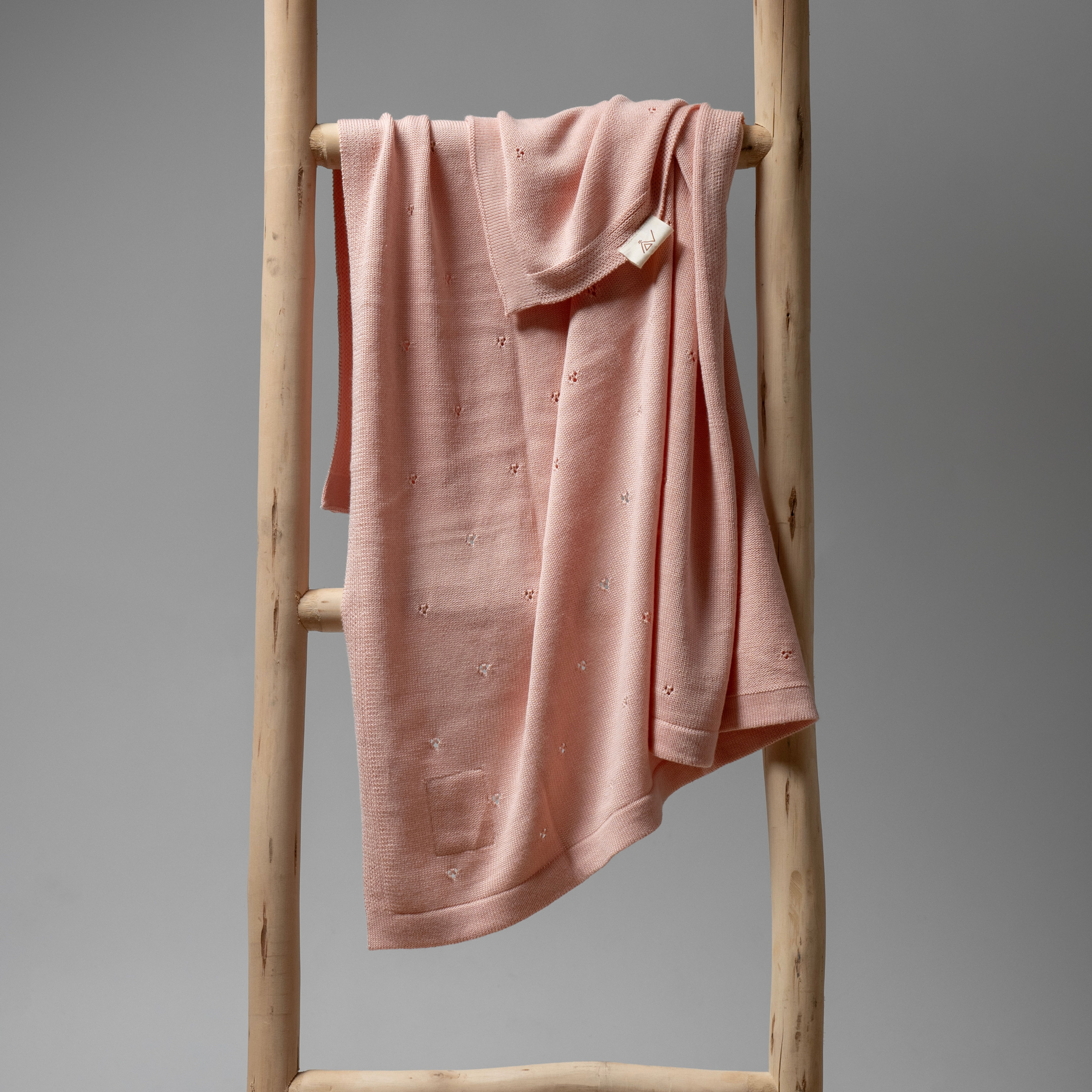 שמיכת תינוק סרוגה- פוינטלים ורוד