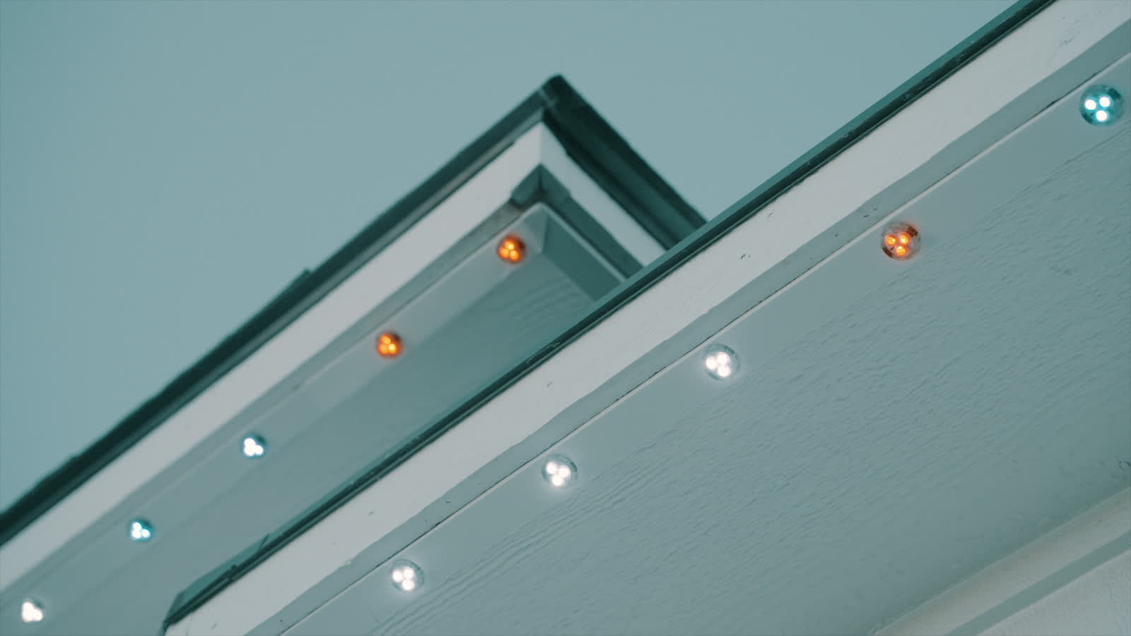 Bosso lighting track hidden under soffit during the day
