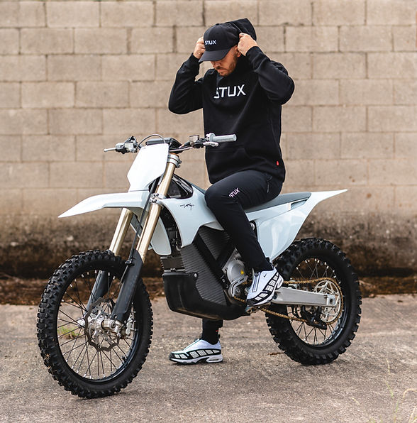 Adam Lievesley _ Stux July 25-269_edited.jpg