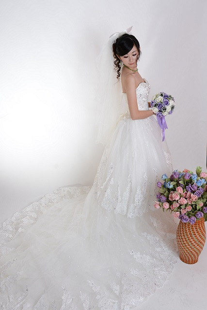 WEDDING DRESS