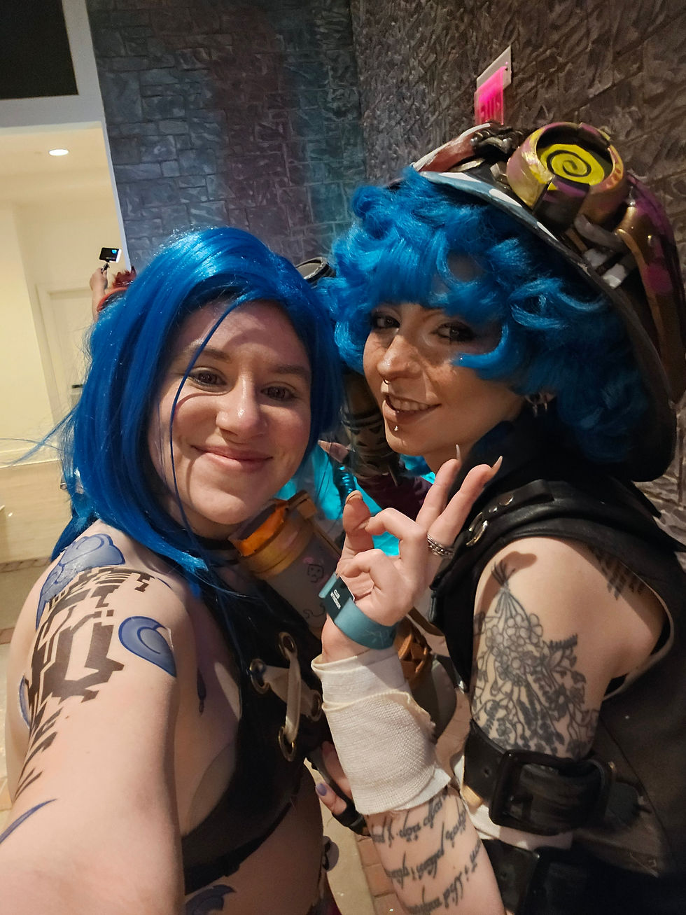 Selfie of Jinx and Isha cosplayers from Arcane
