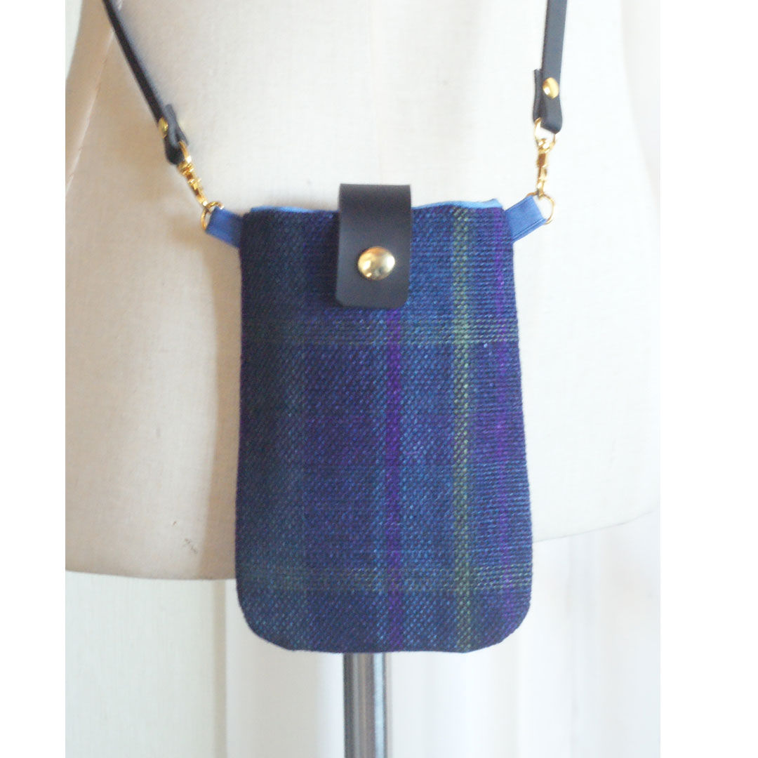 リネン手織りスマホポシェット　ダークブルー