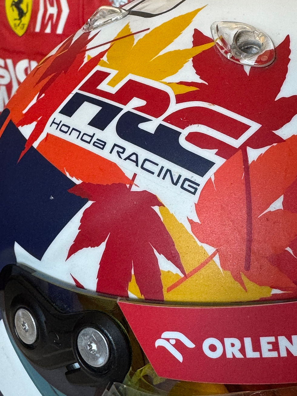 Miniature : Race helmet 2023 Yuki Tsunoda Alpha Tauri Mexican GP Signed