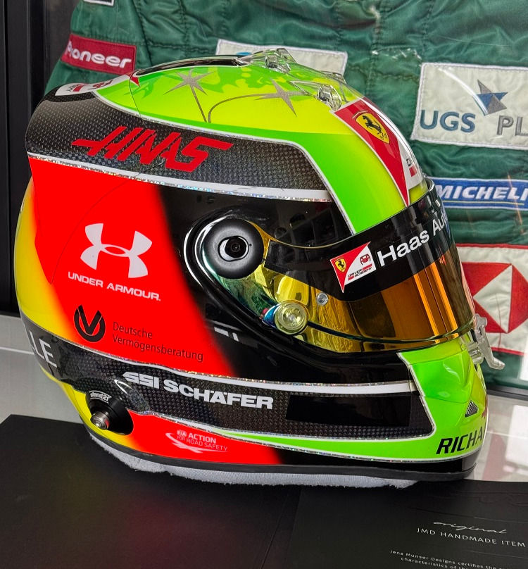 Miniature : Race helmet 2020 Mick Schumacher Haas F1 Practice debut Abu Dhabi + COA