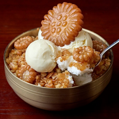 Yakgwa with Ice Cream © Monthly Restaurant