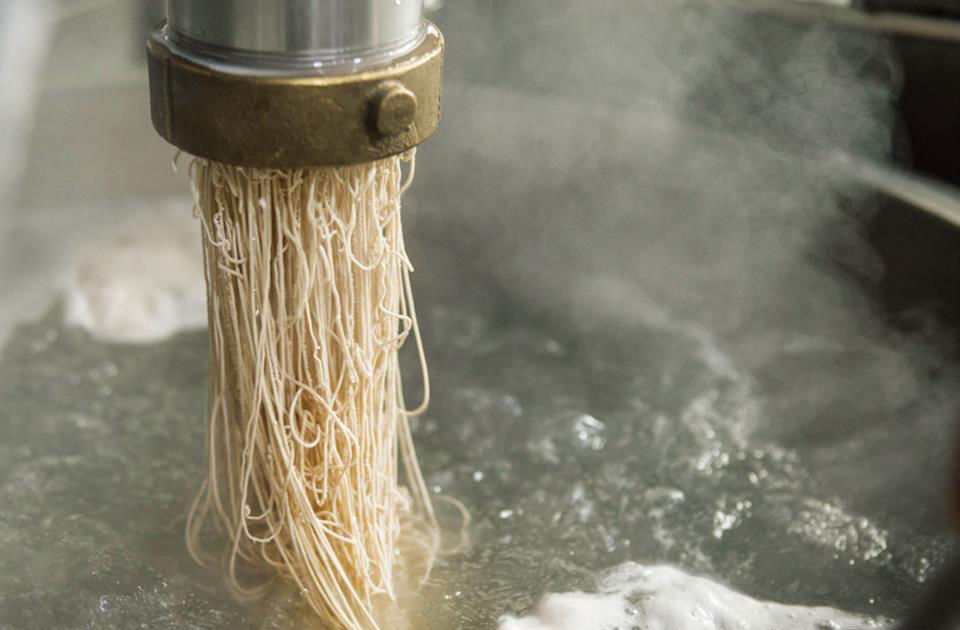 Machine-extruded naengmyeon noodles made from buckwheat dough © Seoul Sarang