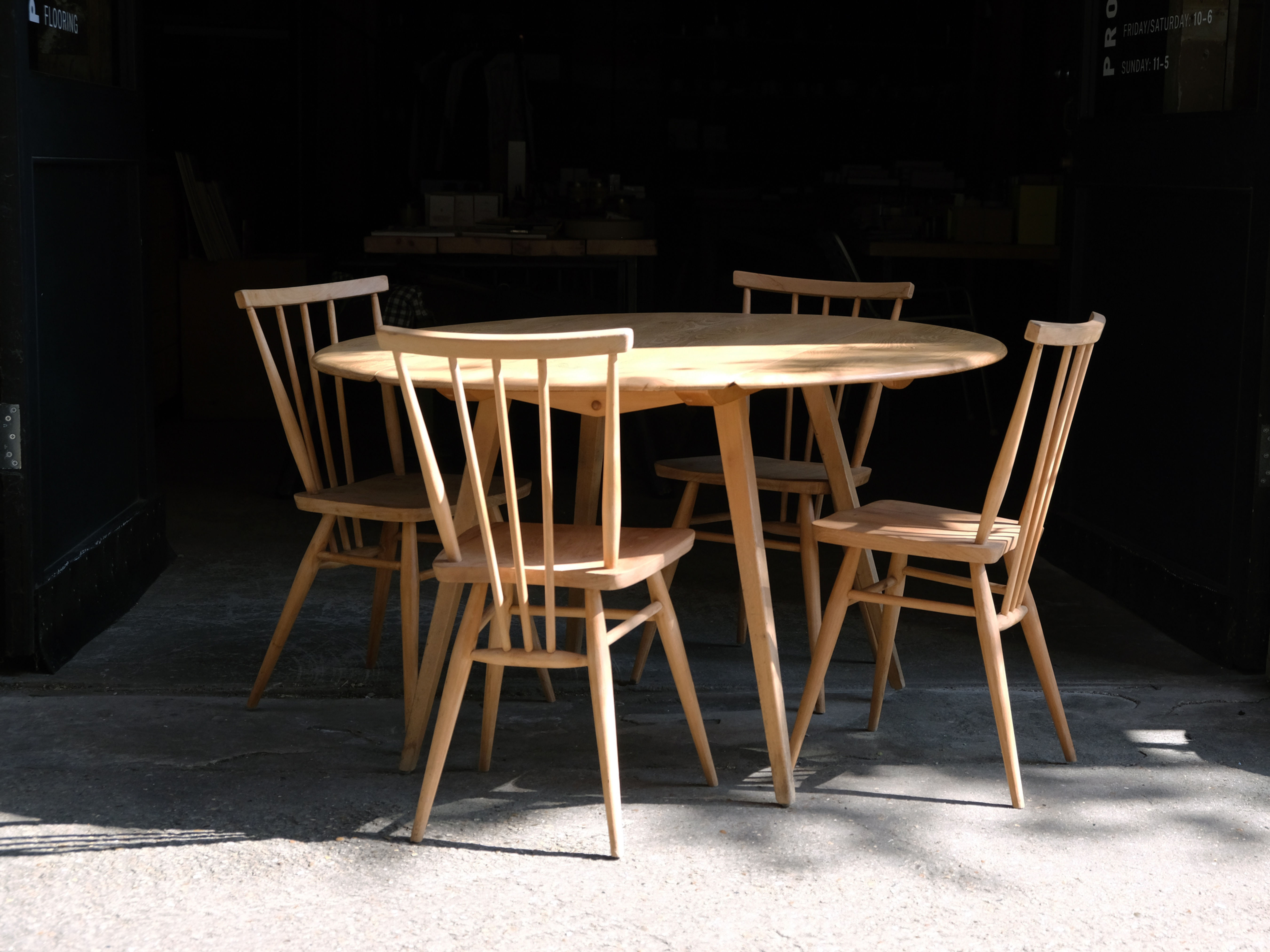 Ercol Dining Set – Drop-leaf Table with 4 All-Purpose Chairs