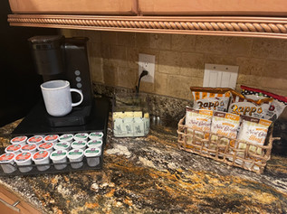 Coffee Bar/Snacks & Pastries